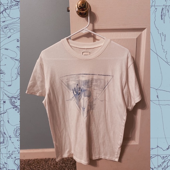 A fitted shirt - Picture 1 of 1